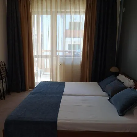 Апартамент Annett At Emerald *